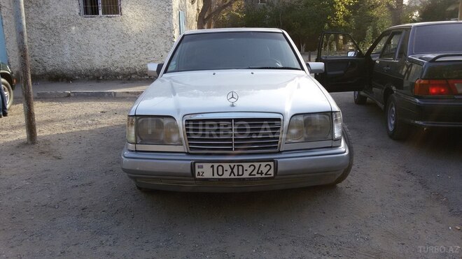 Mercedes E 220 1993, 231,421 km - 2.2 l - Bakı