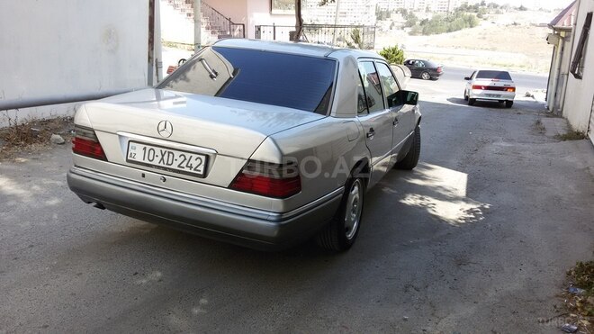 Mercedes E 220 1993, 231,421 km - 2.2 l - Bakı