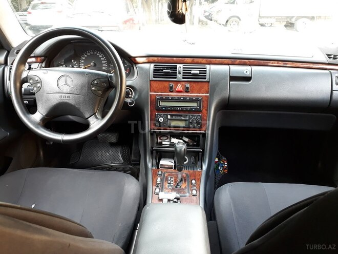 Mercedes E 270 2000, 230,400 km - 2.7 l - Bakı