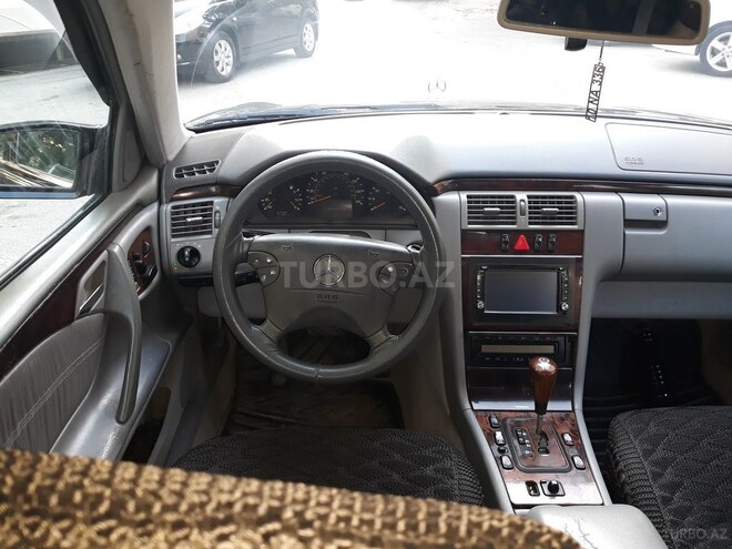 Mercedes E 320 2001, 289,463 km - 3.2 l - Bakı