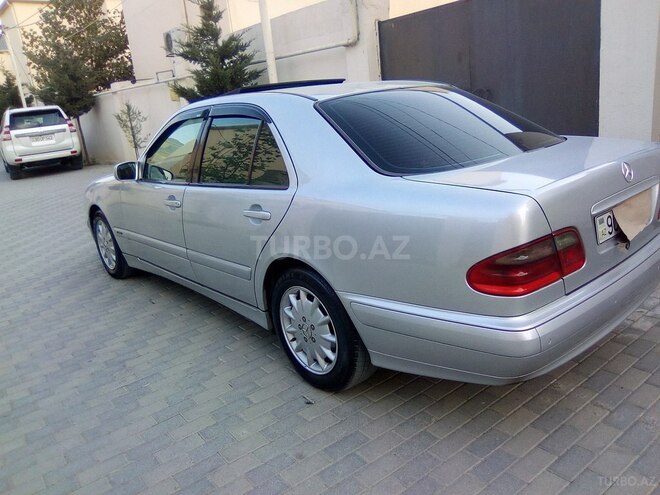 Mercedes E 220 2000, 231,226 km - 2.2 l - Bakı