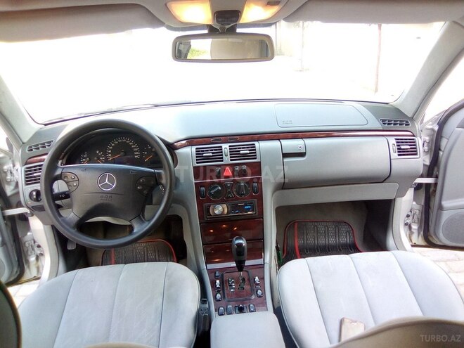 Mercedes E 220 2000, 231,226 km - 2.2 l - Bakı