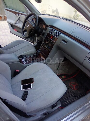 Mercedes E 220 2000, 231,226 km - 2.2 l - Bakı