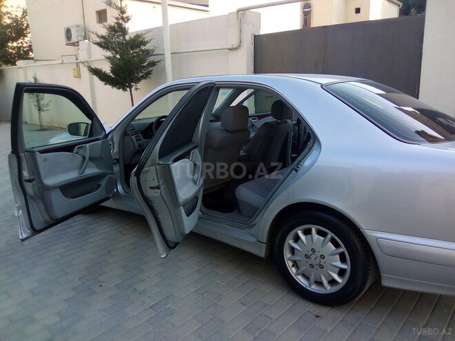 Mercedes E 220 2000, 231,226 km - 2.2 l - Bakı