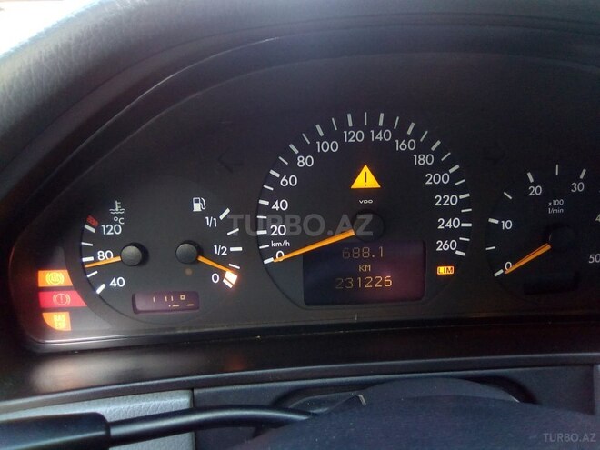 Mercedes E 220 2000, 231,226 km - 2.2 l - Bakı