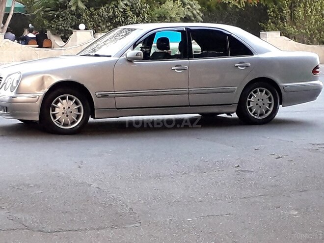 Mercedes E 270 2001, 230,000 km - 2.7 l - Bakı