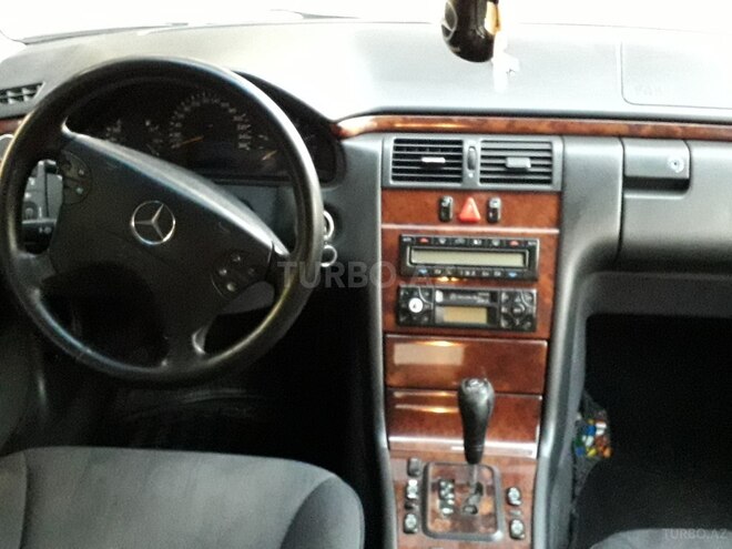 Mercedes E 270 2001, 230,000 km - 2.7 l - Bakı