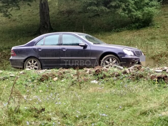 Mercedes C 200 2000, 246,000 km - 2.0 l - Bakı