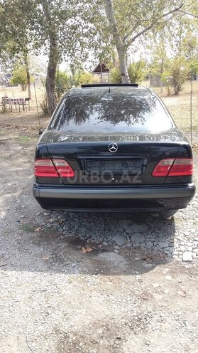 Mercedes E 200 1999, 247,000 km - 2.0 l - Göyçay
