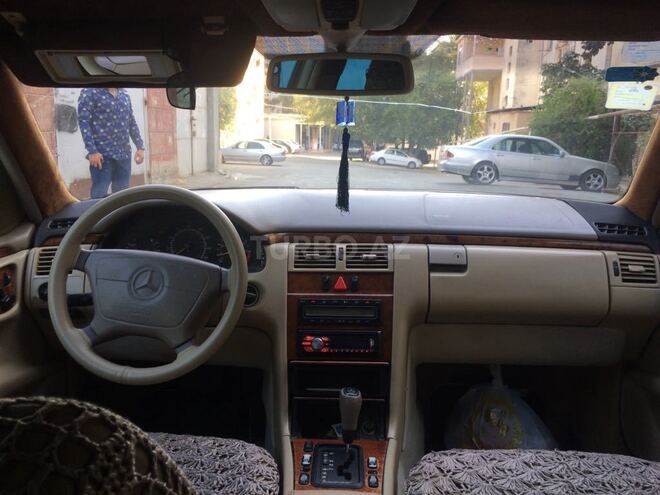 Mercedes E 320 1998, 280,000 km - 3.2 l - Bakı