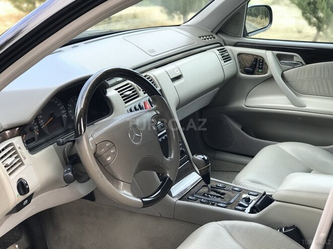 Mercedes E 320 2002, 299,000 km - 3.2 l - Sumqayıt