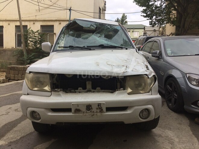 Mitsubishi Pajero io 2003, 132,000 km - 2.0 l - Bakı