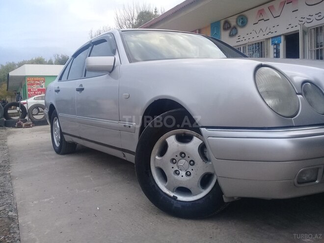 Mercedes E 230 1996, 130,000 km - 2.3 l - Saatlı