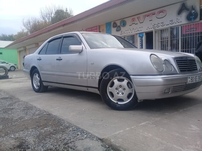 Mercedes E 230 1996, 130,000 km - 2.3 l - Saatlı