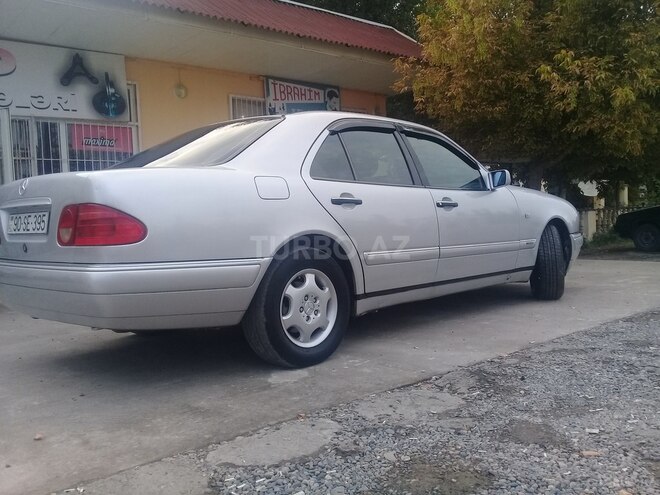 Mercedes E 230 1996, 130,000 km - 2.3 l - Saatlı