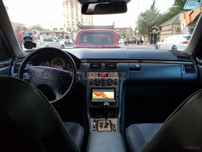 Mercedes E 220 2001, 241,000 km - 2.2 l - Bakı