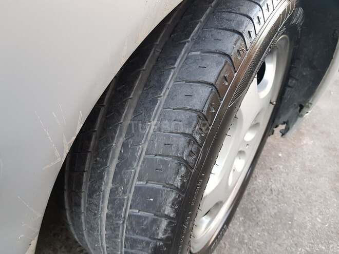Mercedes E 220 2001, 241,000 km - 2.2 l - Bakı