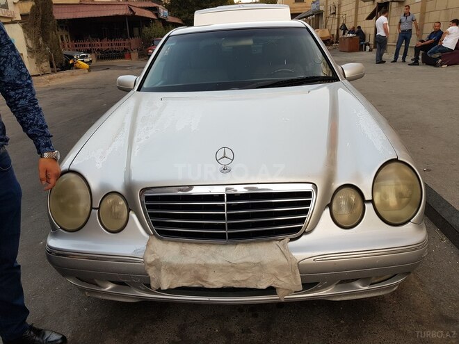 Mercedes E 220 2001, 241,000 km - 2.2 l - Bakı