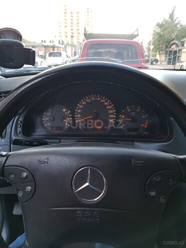 Mercedes E 220 2001, 241,000 km - 2.2 l - Bakı