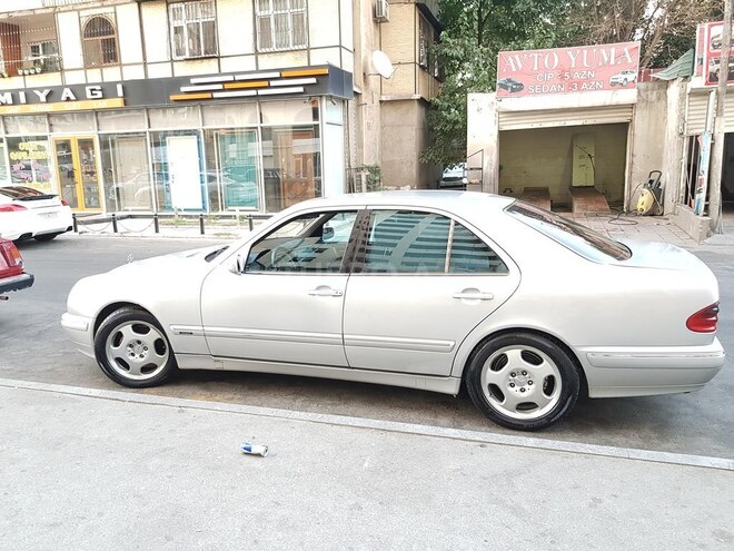 Mercedes E 220 2001, 241,000 km - 2.2 l - Bakı