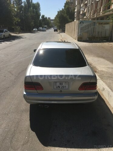Mercedes E 270 2001, 197,600 km - 2.7 l - Bakı