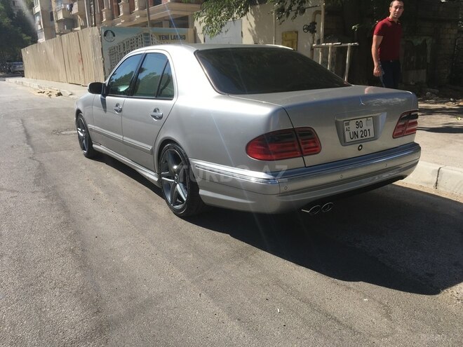 Mercedes E 270 2001, 197,600 km - 2.7 l - Bakı
