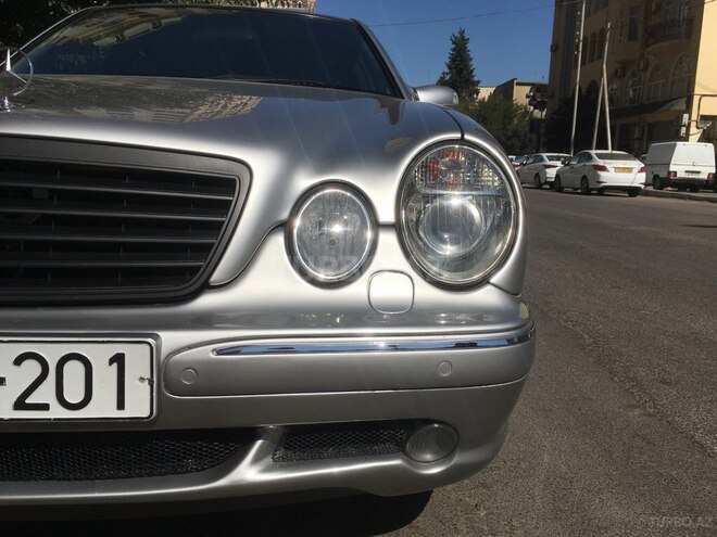 Mercedes E 270 2001, 197,600 km - 2.7 l - Bakı