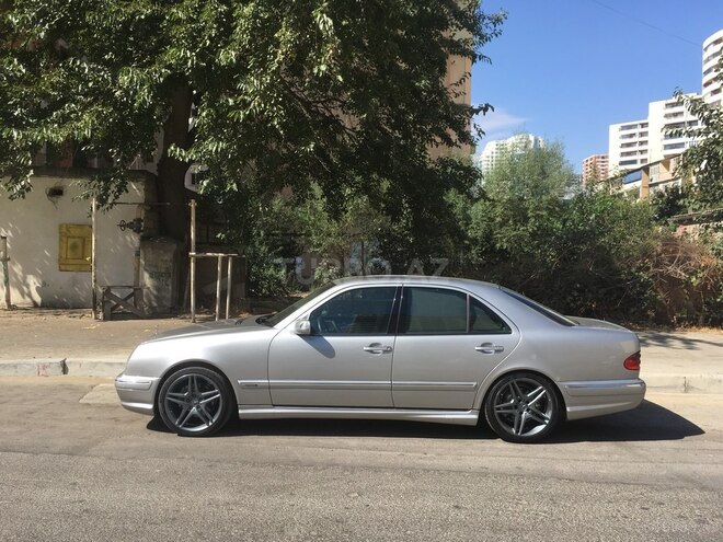 Mercedes E 270 2001, 197,600 km - 2.7 l - Bakı
