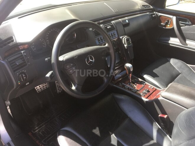Mercedes E 270 2001, 197,600 km - 2.7 l - Bakı