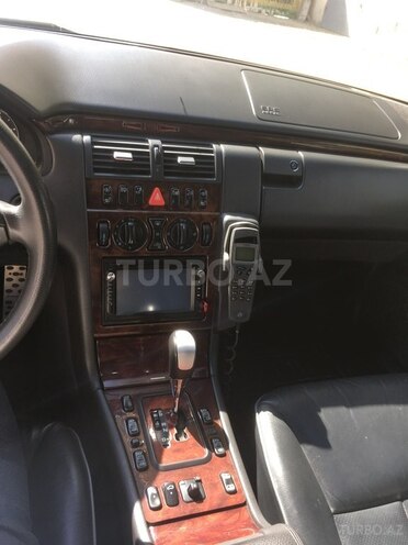 Mercedes E 270 2001, 197,600 km - 2.7 l - Bakı