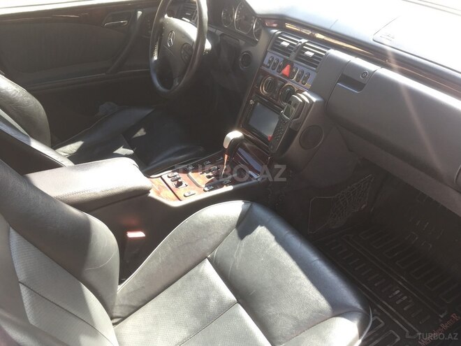 Mercedes E 270 2001, 197,600 km - 2.7 l - Bakı