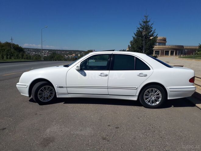 Mercedes E 240 2001, 140,000 km - 2.6 l - Qusar