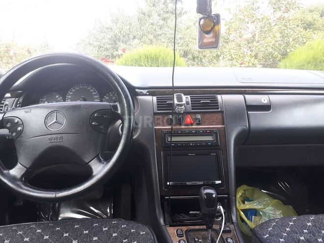 Mercedes E 240 2001, 140,000 km - 2.6 l - Qusar