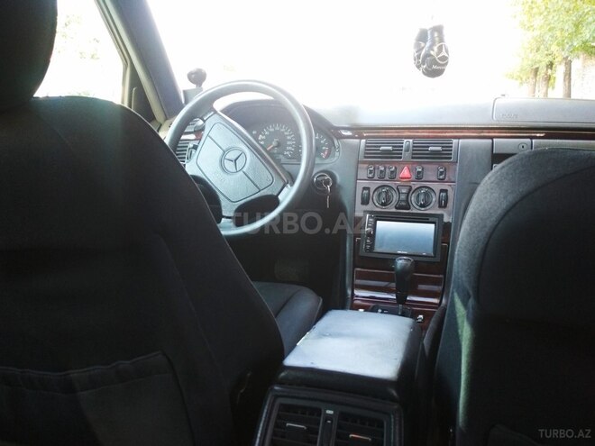 Mercedes E 230 1996, 360,000 km - 2.3 l - Zaqatala