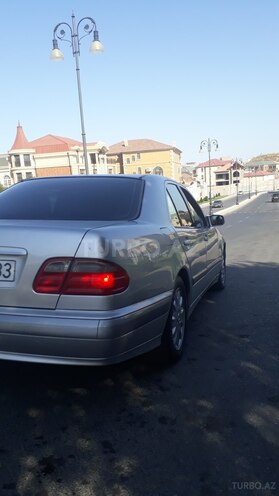 Mercedes E 280 2001, 210,000 km - 2.8 l - Bakı