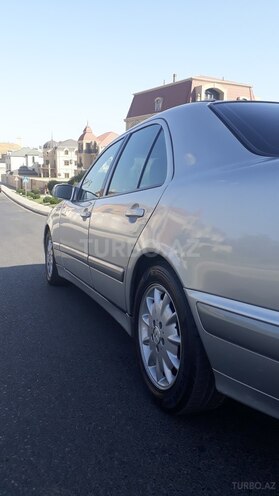 Mercedes E 280 2001, 210,000 km - 2.8 l - Bakı
