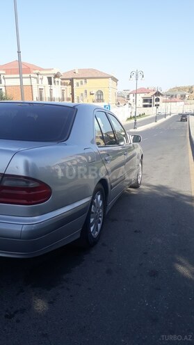 Mercedes E 280 2001, 210,000 km - 2.8 l - Bakı