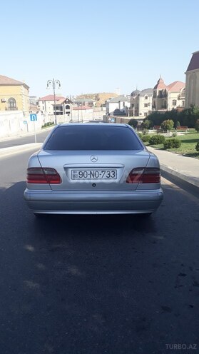 Mercedes E 280 2001, 210,000 km - 2.8 l - Bakı