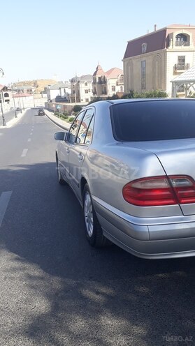 Mercedes E 280 2001, 210,000 km - 2.8 l - Bakı