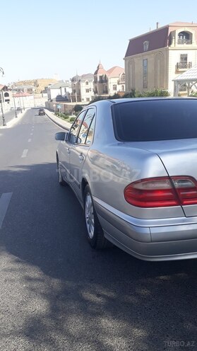 Mercedes E 280 2001, 210,000 km - 2.8 l - Bakı