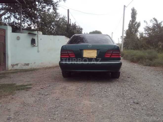 Mercedes E 240 2000, 252,000 km - 2.0 l - Saatlı