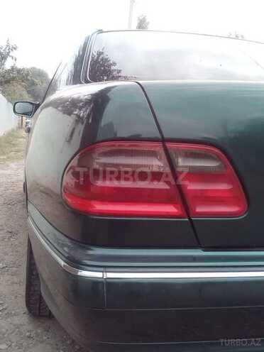 Mercedes E 240 2000, 252,000 km - 2.0 l - Saatlı