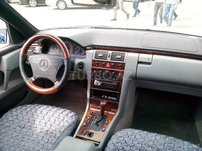 Mercedes E 240 1997, 271,000 km - 2.4 l - Şirvan