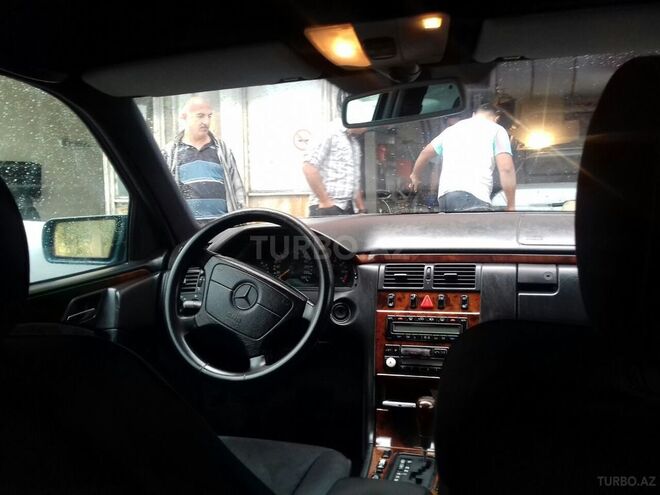 Mercedes E 240 1998, 345,200 km - 2.4 l - Bakı