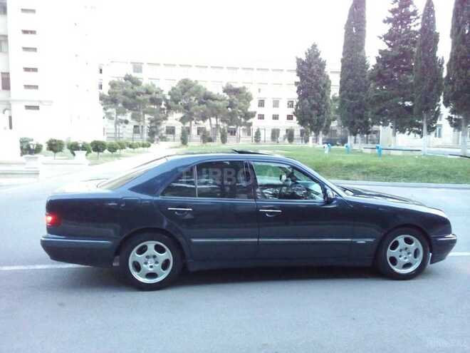 Mercedes E 220 2000, 330,000 km - 2.2 l - Bakı