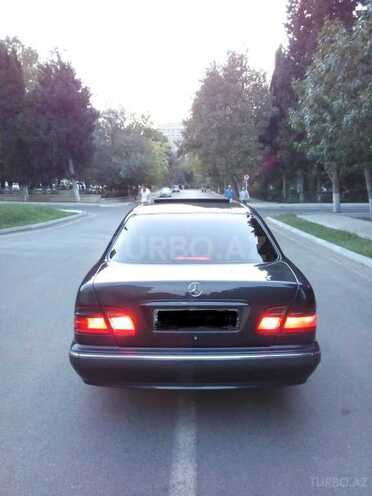 Mercedes E 220 2000, 330,000 km - 2.2 l - Bakı