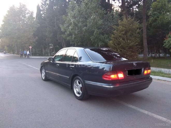 Mercedes E 220 2000, 330,000 km - 2.2 l - Bakı