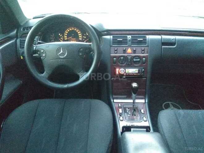Mercedes E 220 2000, 330,000 km - 2.2 l - Bakı