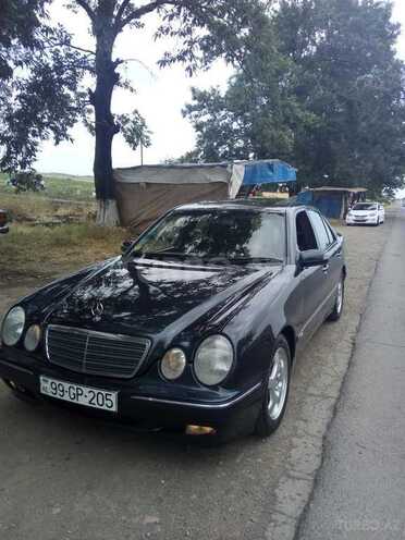 Mercedes E 220 2000, 331,000 km - 2.2 л - Bakı