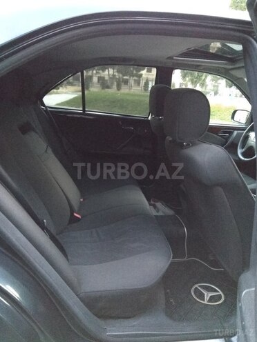 Mercedes E 220 2000, 331,000 km - 2.2 л - Bakı
